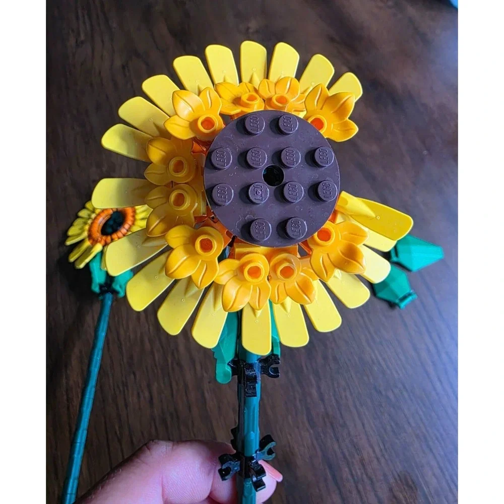 Sunflower Building Kit - 2 Sunflowers With Stems & Leaves - DIY - Picture 6 of 15